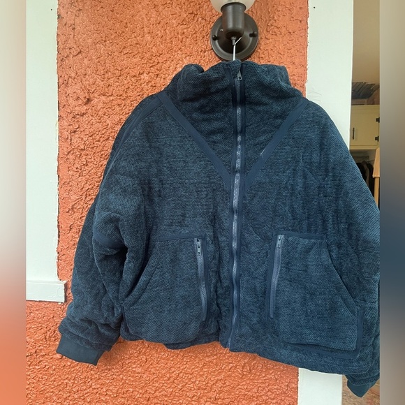 POL Jackets & Blazers - Pol Women’s Size Medium Navy Oversized Quilted Jacket Slightly Cropped
